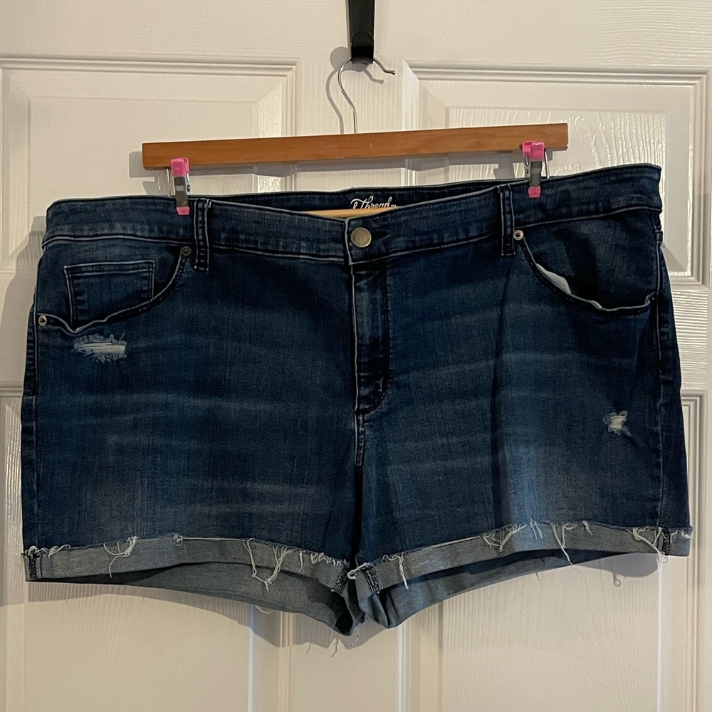 Universal Thread Shorts